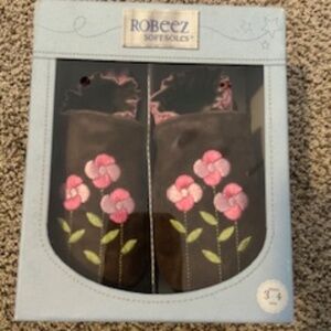 Robeez pinwheel flowers espresso size 3-4 years